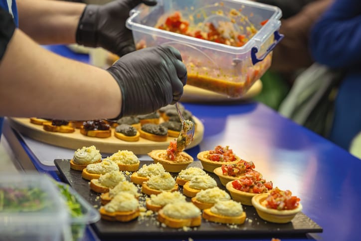 מגשי אירוח לישיבות